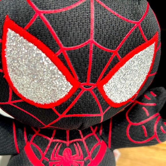 TY Spider-Man
(Miles Morales)
MARVEL
marvel.com
© Marvel Black red sparkle eyes - Picture 2 of 5